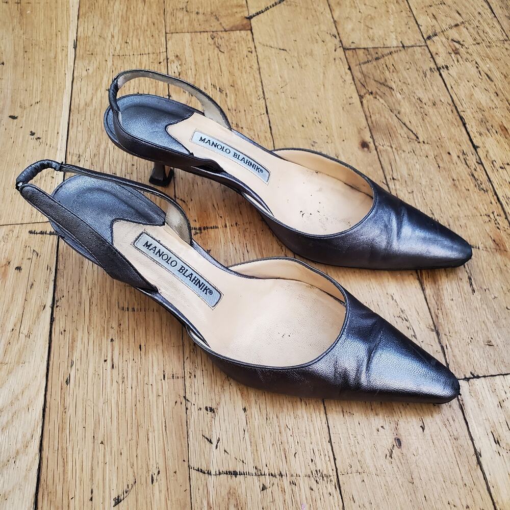 Manolo Blahnik Carolyne Metallic Pewter Leather Slingback Pumps Size 38